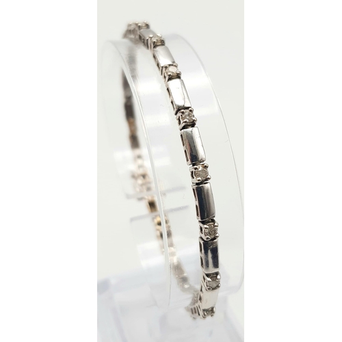 661 - A 9K WHITE GOLD BRACELET WITH 1ct OF DIAMONDS .    7.3gms    18cms             16557