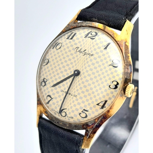 585 - A Vintage Valgine Mechanical Gents Watch. Black leather strap. Gilded stainless steel case - 34mm. C... 