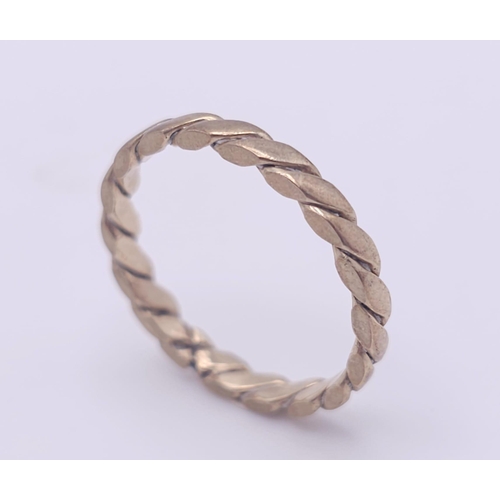 897 - A 9K GOLD LAUREL TWIST BAND RING ..1.4gms   size J