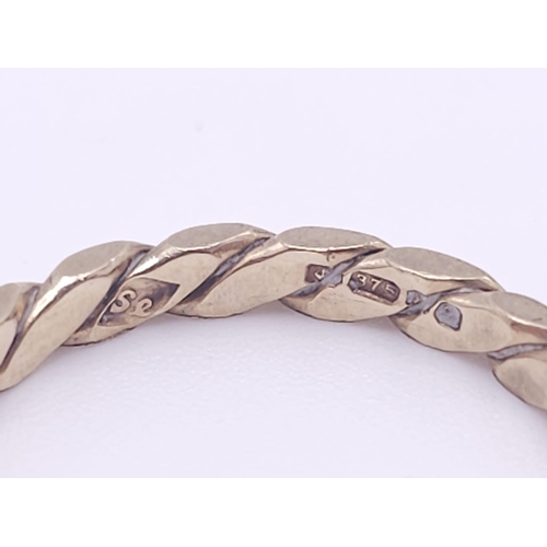 897 - A 9K GOLD LAUREL TWIST BAND RING ..1.4gms   size J