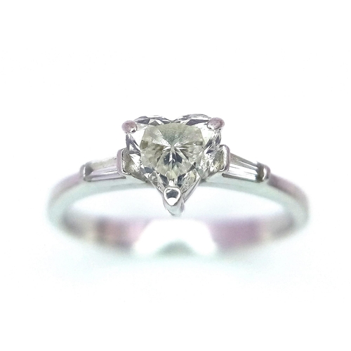 688 - An 18K White Gold and Diamond Solitaire Ring. A near white heart cut VS1 grade central diamond - 0.4... 