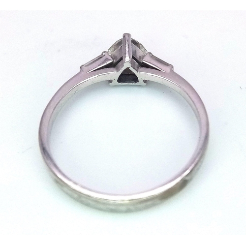 688 - An 18K White Gold and Diamond Solitaire Ring. A near white heart cut VS1 grade central diamond - 0.4... 