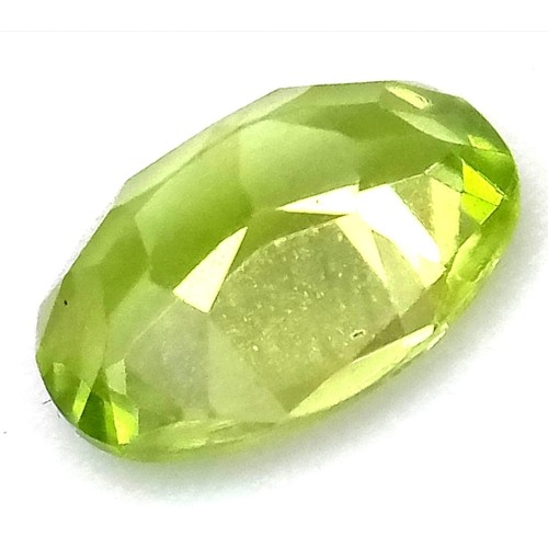 439 - AN OVAL PERIDOT 0.82CT