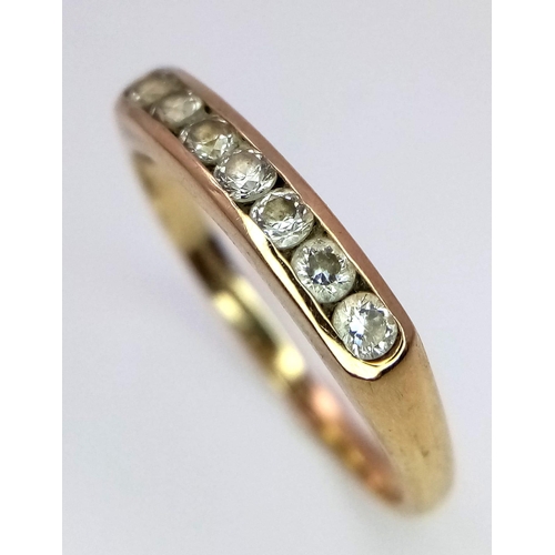 138 - A 9 K yellow gold ring with a band of round cut cubic zirconia. Size: P, weight: 1.6 g.