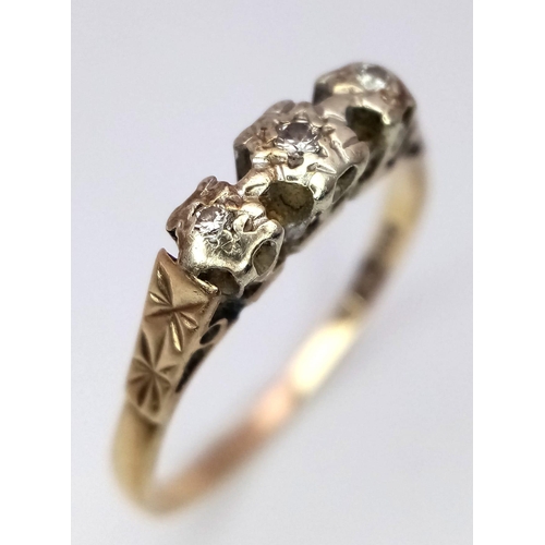 145 - A vintage, 9 K yellow gold ring with a trilogy of round cut diamonds. Size: O, weight: 1.8 g.