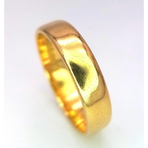 2 - A Vintage 18K Yellow Gold Band Ring. 4mm width. Size K. Full UK hallmarks. 2.9g weight.