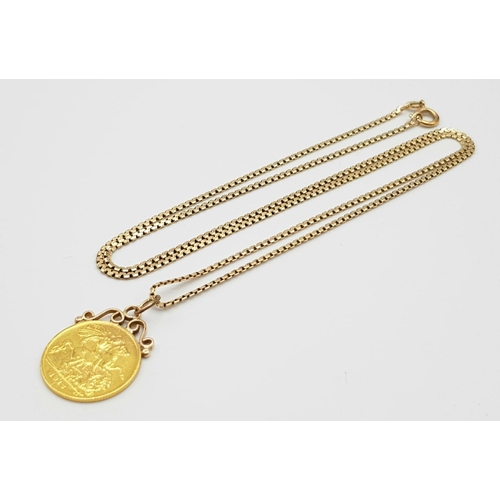 866 - A 22K GOLD HALF SOVEREIGN MOUNTED IN 9K GOLD AND ON A 60cms 9K GOLD BOXLINK CHAIN  .    10.4gms