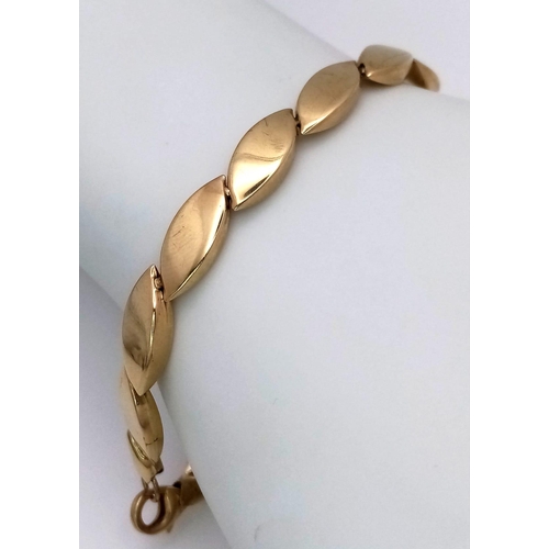 817 - A 9K Yellow Gold Oval Link Bracelet. 18cm length. 6.76g weight.