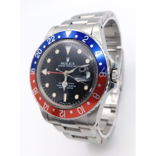 108 - A Rolex GMT Master 16750 Automatic Gents Watch. Stainless steel bracelet and case - 40mm. 'Pepsi bez... 