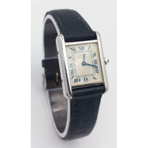 179 - A Vintage Must de Cartier Tank Quartz Ladies Watch. Black leather strap. 925 silver case - 21mm. Cre... 