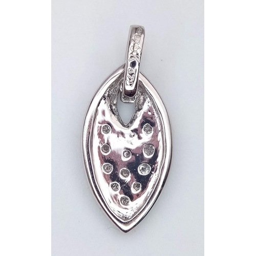 411 - 9K WHITE GOLD DIAMOND SET PENDANT / CHARM, WEIGHT 1.1G