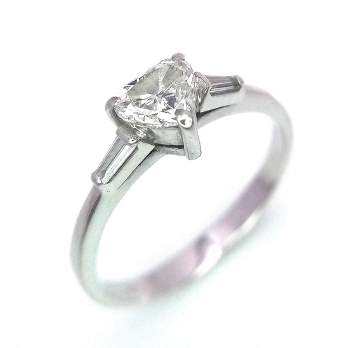 155 - An 18K White Gold and Diamond Solitaire Ring. A near white heart cut VS1 grade central diamond - 0.4... 