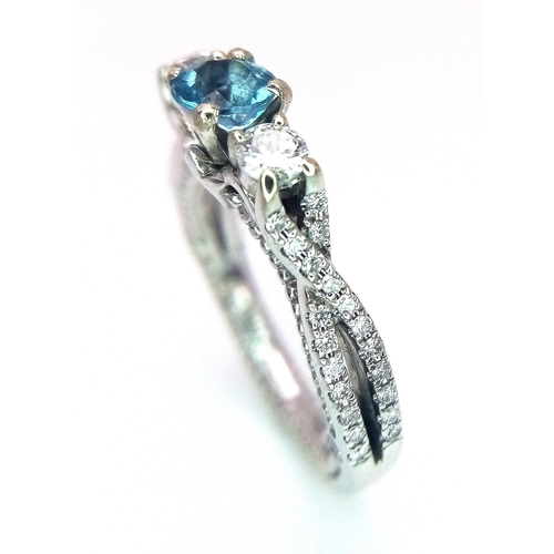 103 - A STUNNING 18K WHITE GOLD DIAMOND & TOPAZ TRILOGY RING, APPROX 0.40CT TOPAZ CENTRE AND 0.45CT DIAMON... 