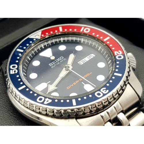 297 - A Seiko 5 Divers 200M Automatic Gents Watch. Stainless steel bracelet and case - 42mm. Blue dial wit... 