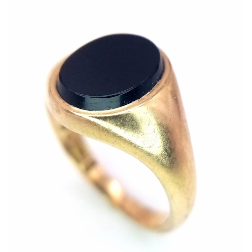 317 - A 9K GOLD RING WITH OVAL BLACK ONYX STONE .   3.6gms   size L