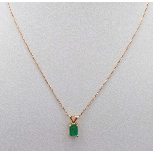 337 - An 18K Yellow Gold Emerald Pendant on an 18K Yellow Gold Disappearing Necklace. 10mm - pendant. 42cm... 