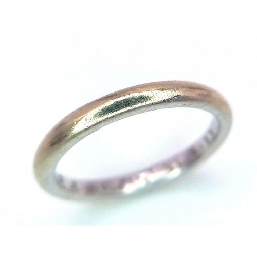 442 - A 9K WHITE GOLD BAND RING .   2.2gms   size I