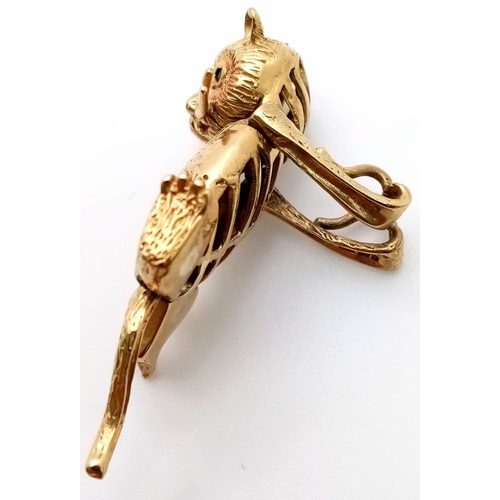 60 - A DELIGHTFUL 9K GOLD PUSSY PENDANT WITH EMERALD EYES .    7.4gms    4cms