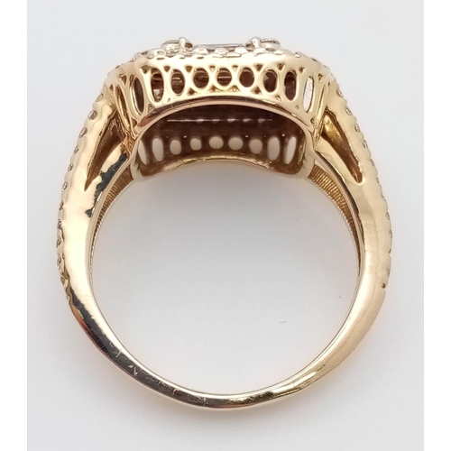 94 - An 18K Yellow Gold Fancy Diamond Dress Ring. A mixture of baguette and round cut diamonds - 1.5ctw (... 