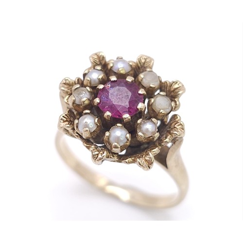 1146 - A vintage, 9 K yellow gold ring with a round cut ruby surrounded by pearls. Size: K, weight: 4.5 g.