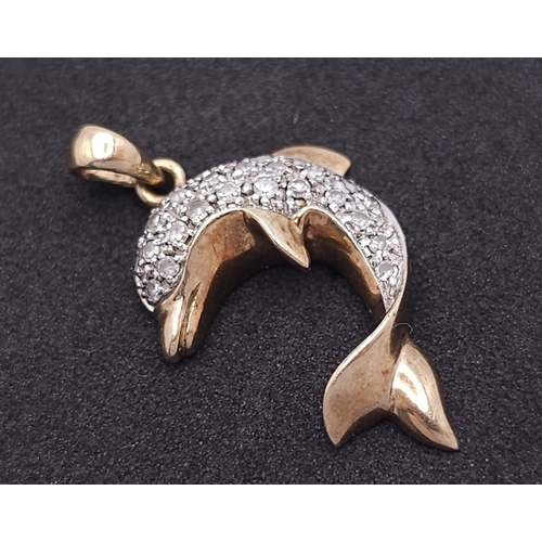 1214 - A PRETTY 9K YELLOW GOLD DIAMOND SET DOLPHIN PENDANT, APPROX 0.30CT, WEIGHT 2.4G