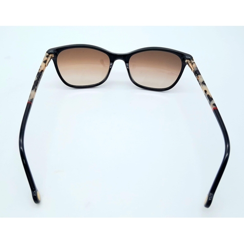 1075 - A Pair of Designer Carolina Herrera Sunglasses. Good condition.