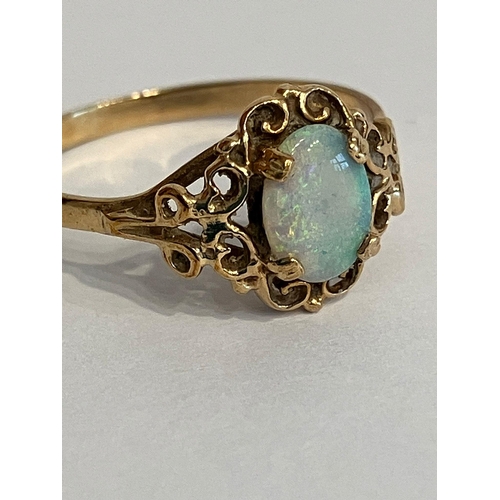 434 - Vintage 9 carat GOLD and OPAL RING. Consisting a fire OPAL set in a  Classic rococo scroll mount. Fu... 