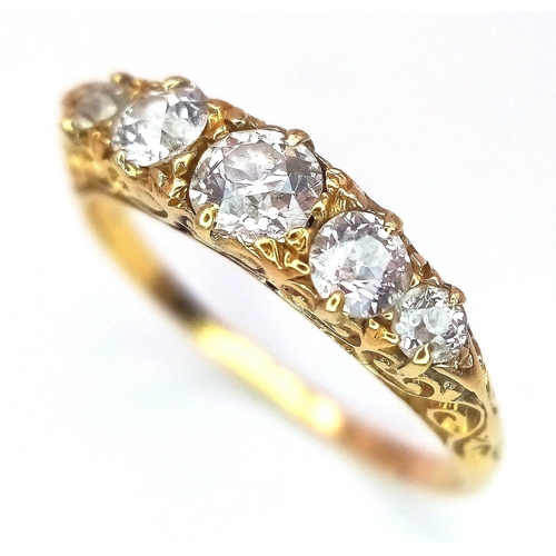 96 - AN ANTIQUE 18K YELOW GOLD DIAMOND 5 STONE SET RING, WITH APPROX 0.60CT OLD CUT DIAMONDS, WEIGHT 2.5G... 