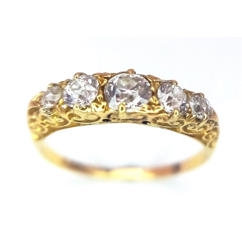 96 - AN ANTIQUE 18K YELOW GOLD DIAMOND 5 STONE SET RING, WITH APPROX 0.60CT OLD CUT DIAMONDS, WEIGHT 2.5G... 