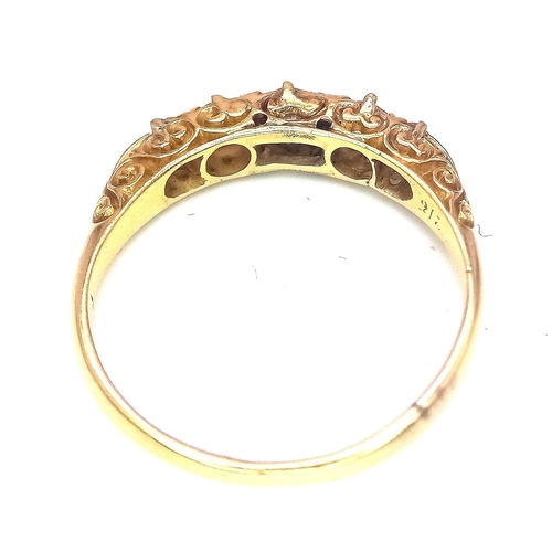 96 - AN ANTIQUE 18K YELOW GOLD DIAMOND 5 STONE SET RING, WITH APPROX 0.60CT OLD CUT DIAMONDS, WEIGHT 2.5G... 