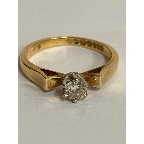 1210 - 18 carat YELLOW GOLD and DIAMOND SOLITAIRE RING. Fully hallmarked and complete with Jewellers ring b... 