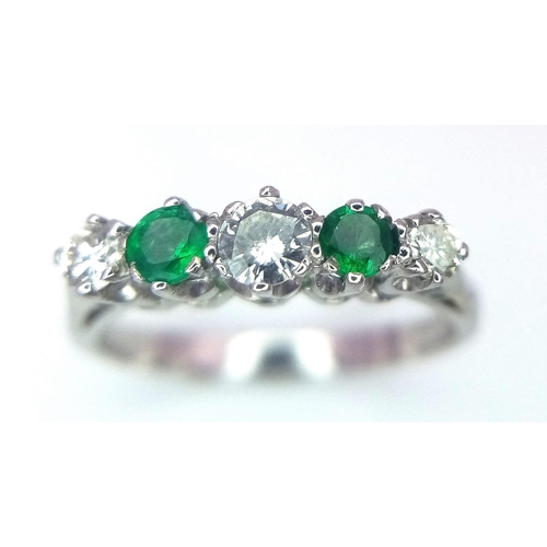 194 - 18K WHITE GOLD DIAMOND & EMERALD 5 STONE SET RING, APPROX 0.40CT DIAMONDS. WEIGHT 3G SIZE N