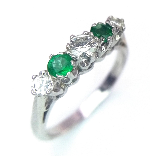 194 - 18K WHITE GOLD DIAMOND & EMERALD 5 STONE SET RING, APPROX 0.40CT DIAMONDS. WEIGHT 3G SIZE N