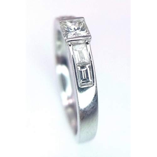 264 - 18K WHITE GOLD DIAMOND RING WITH APPROX 0.45CT DIAMONDS, WEIGHT 3.5G SIZE M