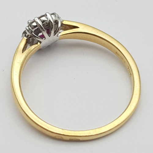 173 - A 18K YELLOW GOLD DIAMOND & RUBY RING, APPROX 0.20CT DIAMONDS, WEIGHT 3.2G SIZE N