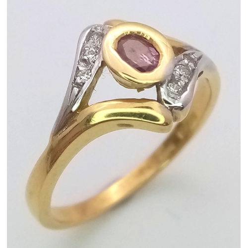 341 - AN ATTRACTIVE 18K YELLOW AND WHITE GOLD DIAMOND & PINK SAPPHIRE RING, WEIGHT 3G SIZE M