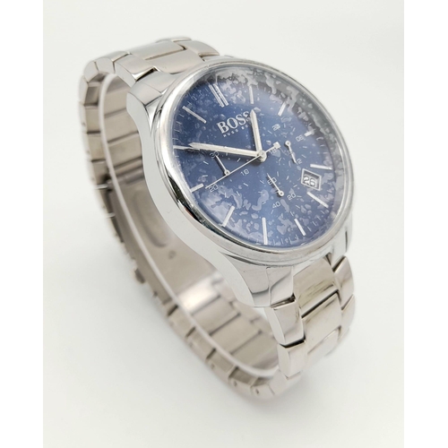 586 - A HUGO BOSS CHRONOGRAPH WITH 3 SUBDIALS , QUARTZ MOVEMENT , STUNNING BLUE DIAL .   42mm