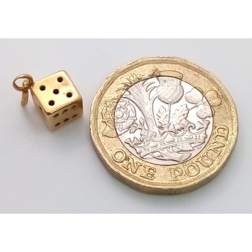 622 - 18K YELLOW GOLD DICE CHARM/PENDANT, WEIGHT 0.9G