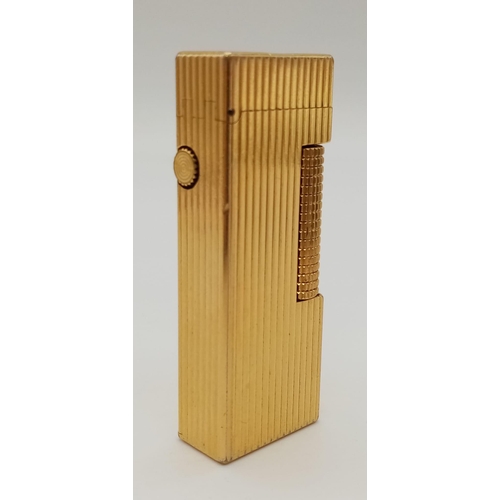 625 - A vintage, gold plated DUNHILL lighter, hight: 6. 4 cm, weight: 76 g.