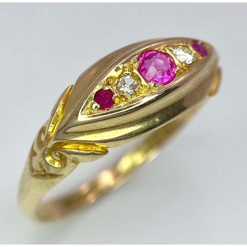 657 - AN ANTIQUE 18K YELLOW GOLD DIAMOND & RUBY RING, WEIGHT 2.3G SIZE P