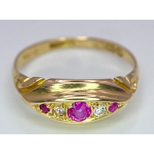 657 - AN ANTIQUE 18K YELLOW GOLD DIAMOND & RUBY RING, WEIGHT 2.3G SIZE P