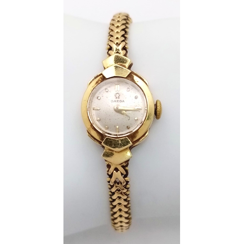 778 - A Vintage Omega 18K Gold Ladies Watch. 18k gold bracelet and case - 17mm. Patinaed dial. Mechanical ... 