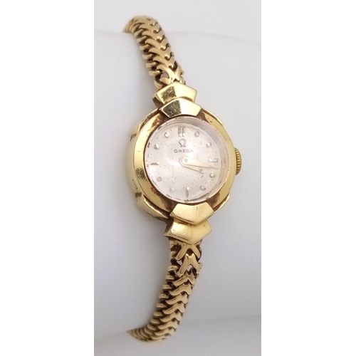 778 - A Vintage Omega 18K Gold Ladies Watch. 18k gold bracelet and case - 17mm. Patinaed dial. Mechanical ... 