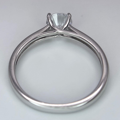 782 - A sterling silver solitaire ring with a round cut cubic zirconium. Size: N, weight: 2 g.