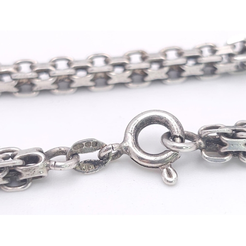 906 - A vintage 925 silver interlock link bracelet. Total weight 7.85G. Total length 17.5cm.