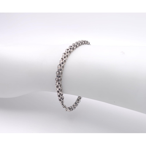 906 - A vintage 925 silver interlock link bracelet. Total weight 7.85G. Total length 17.5cm.