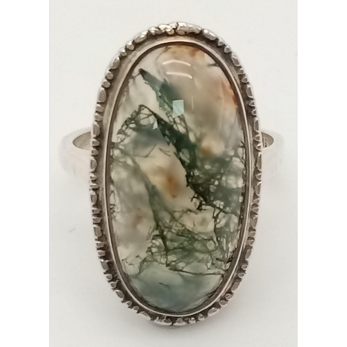 962 - An Unique Vintage Silver Moss Agate Set Ring Size M. Crown Measures 2.5cm Length, Gross Weight 5.86 ... 