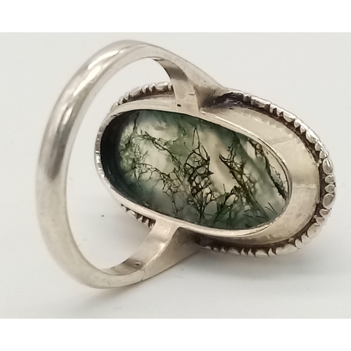 962 - An Unique Vintage Silver Moss Agate Set Ring Size M. Crown Measures 2.5cm Length, Gross Weight 5.86 ... 