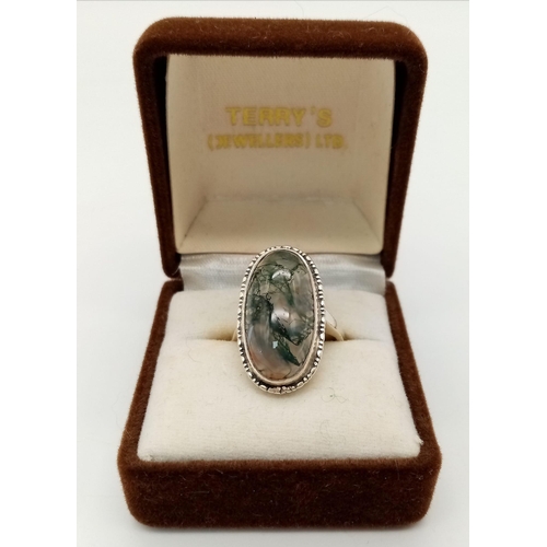 962 - An Unique Vintage Silver Moss Agate Set Ring Size M. Crown Measures 2.5cm Length, Gross Weight 5.86 ... 