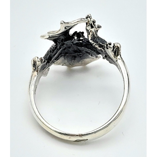 655 - A Vintage Sterling Silver Dragon Detail Ring Size T. The Crown is detailed with a Dragon with outspr... 